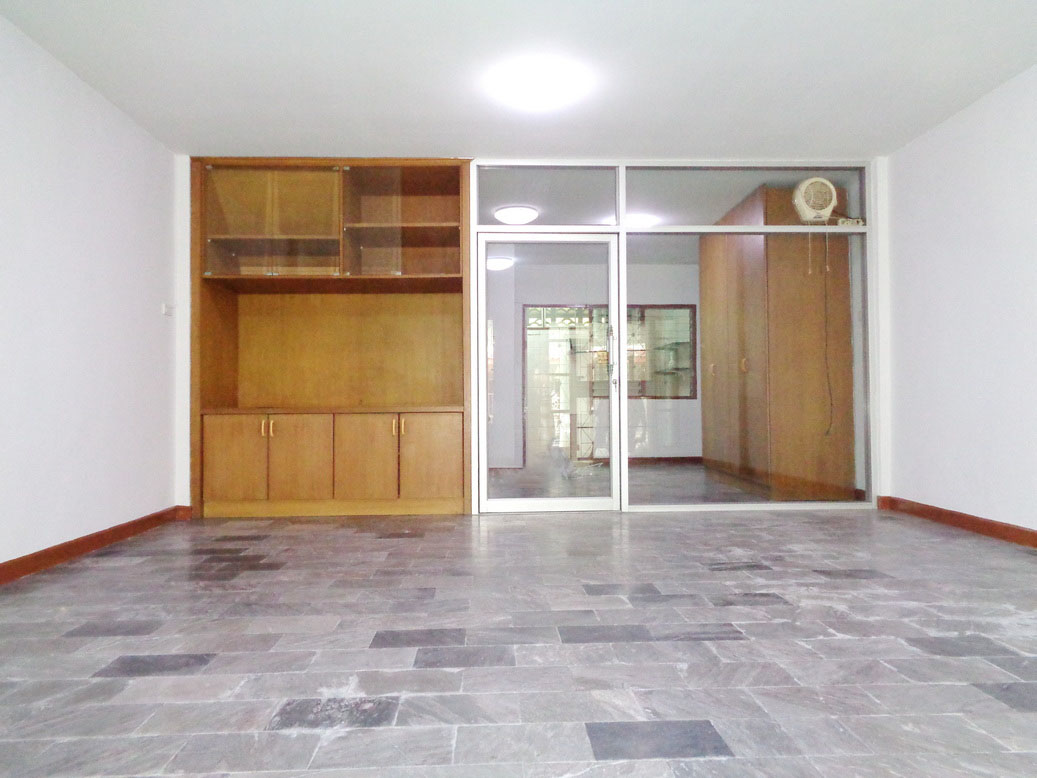 🚩H1280 ขายทาวน์เฮ้าส์ รีโนเวท หมู่บ้านเคซี รามอินทรา1 25.6 ตารางวา ซอยหทัยราษฎร์39 บ้านหลังใหญ่ พื้นที่เยอะ ใกล้สวนสัตว์เปิดซาฟารีเวิลด์ ใกล้วัดแป้นทอง 👉 2.4 ล้าน ฟรีค่าธรรมเนียมโอน