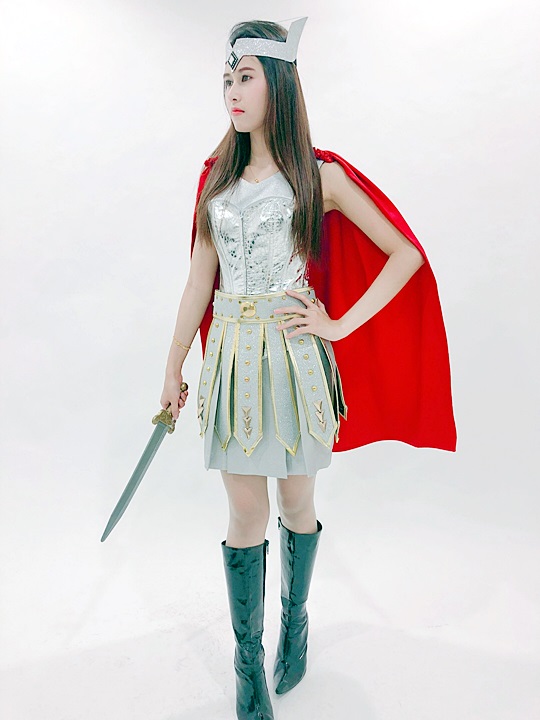 ชุดนักรบโรมันหญิงสีเงิน