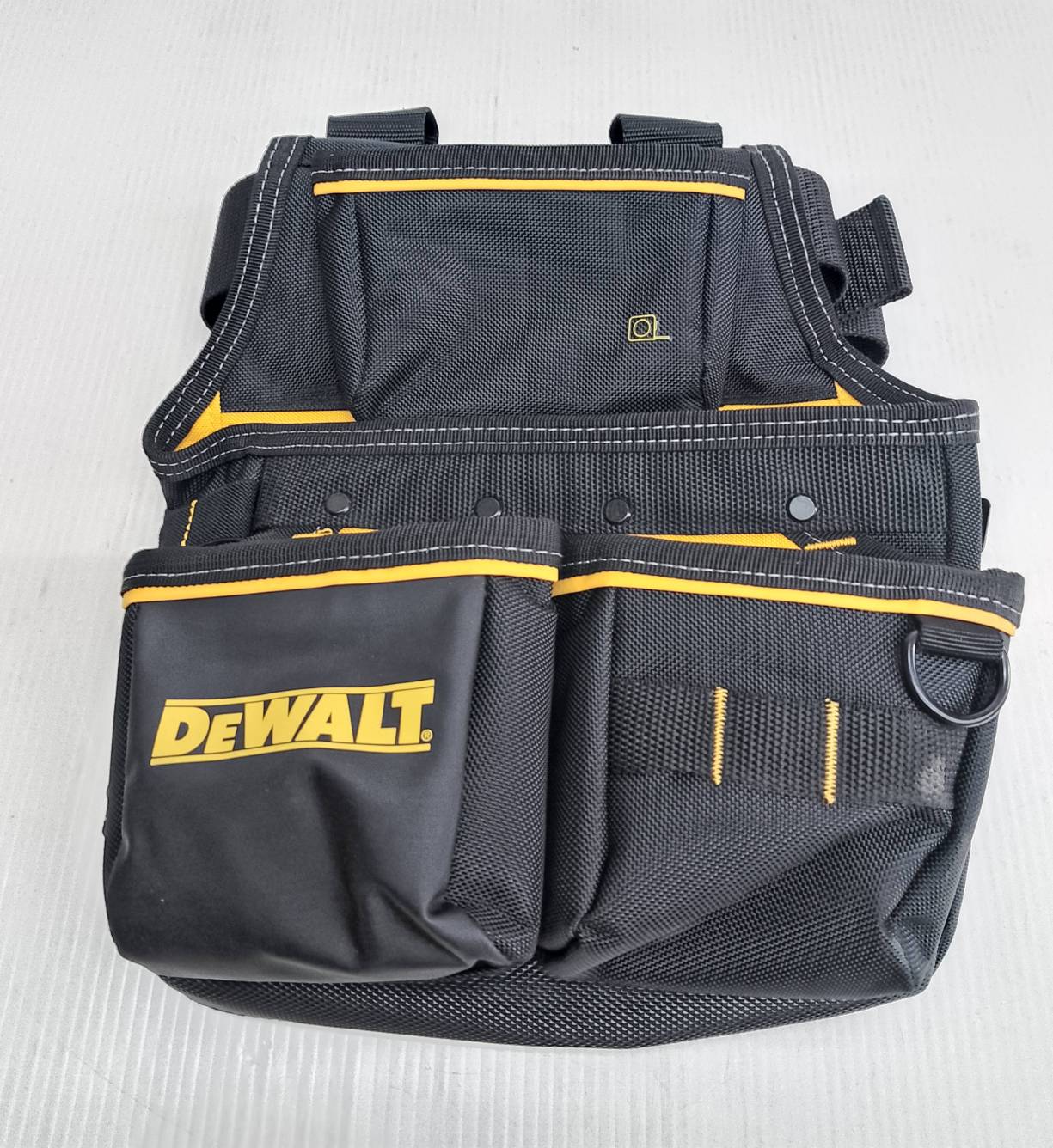 กระเป๋าคาดเอว แบบช่องคู่ DWST40201-1 DEWALT