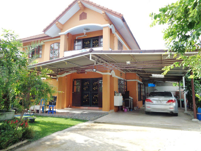 H1200 ขายบ้านเดี่ยว หมู่บ้านนันท์นลิน ปาร์คโอม เฟส1 75 ตร.วา อยู่ถนนคู้คลองสิบ หนองจอก กรุงเทพฯ ทำเลดี หน้าบ้านโล่ง ตรงข้ามถนนเป็นคลอง