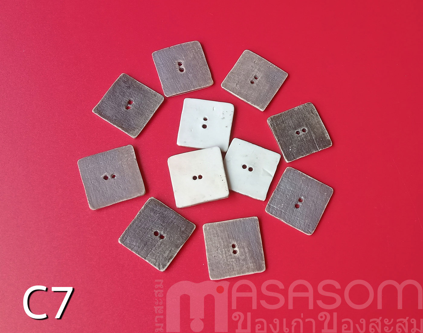 กระดุมเซรามิคสี่เหลี่ยม