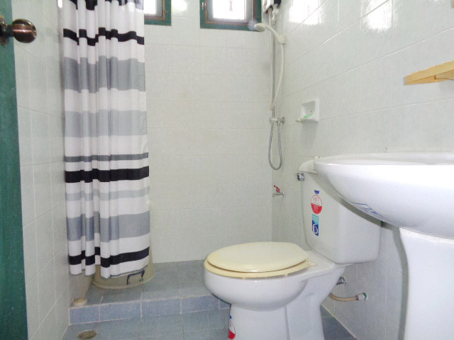 H1201 ขายบ้านเดี่ยว 50 ตร.วา หมู่บ้านวรารักษ์ อยู่ถนนเลียบคลองสอง ซอย27 ใกล้ซาฟารีเวิลด์ แชวงสามวาตะวันตก มีนบุรี ตกแต่งสวย พร้อมอยู่