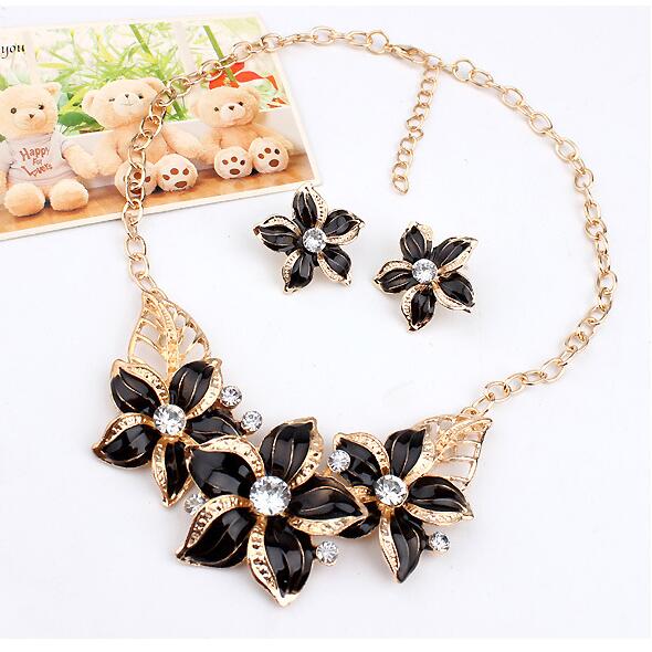 (พร้อมส่ง) สร้อยคอแฟชั่น 060 สีดำ (ต่างหูเข็ม)