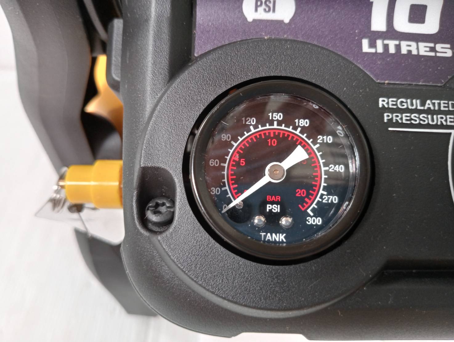 DEWALT รุ่น DCC1020N-KR ปั๊มลมไร้สายไร้แปรงถ่าน 10 ลิตร 20V Max Flexvolt Advantage เฉพาะตัวเครื่อง