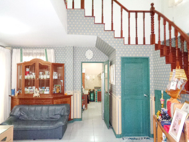 H1201 ขายบ้านเดี่ยว 50 ตร.วา หมู่บ้านวรารักษ์ อยู่ถนนเลียบคลองสอง ซอย27 ใกล้ซาฟารีเวิลด์ แชวงสามวาตะวันตก มีนบุรี ตกแต่งสวย พร้อมอยู่