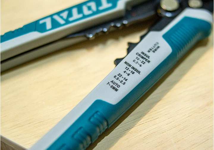 คีมปอกสายอัตโนมัติ ( ตัด ปอก ย้ำ ) รุ่น THT15246 Total