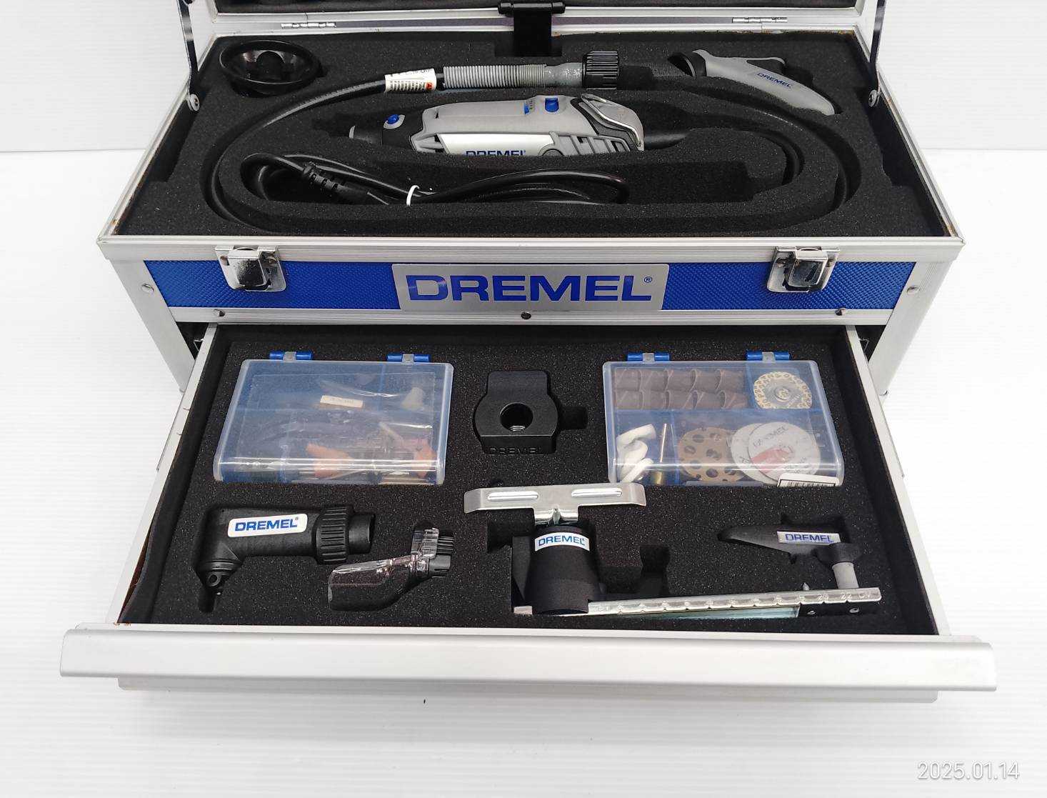 เครื่องเจียรมือ รุ่น 3000-8/64 พร้อมอุปกรณ์เสริม 64 ชิ้น DREMEL