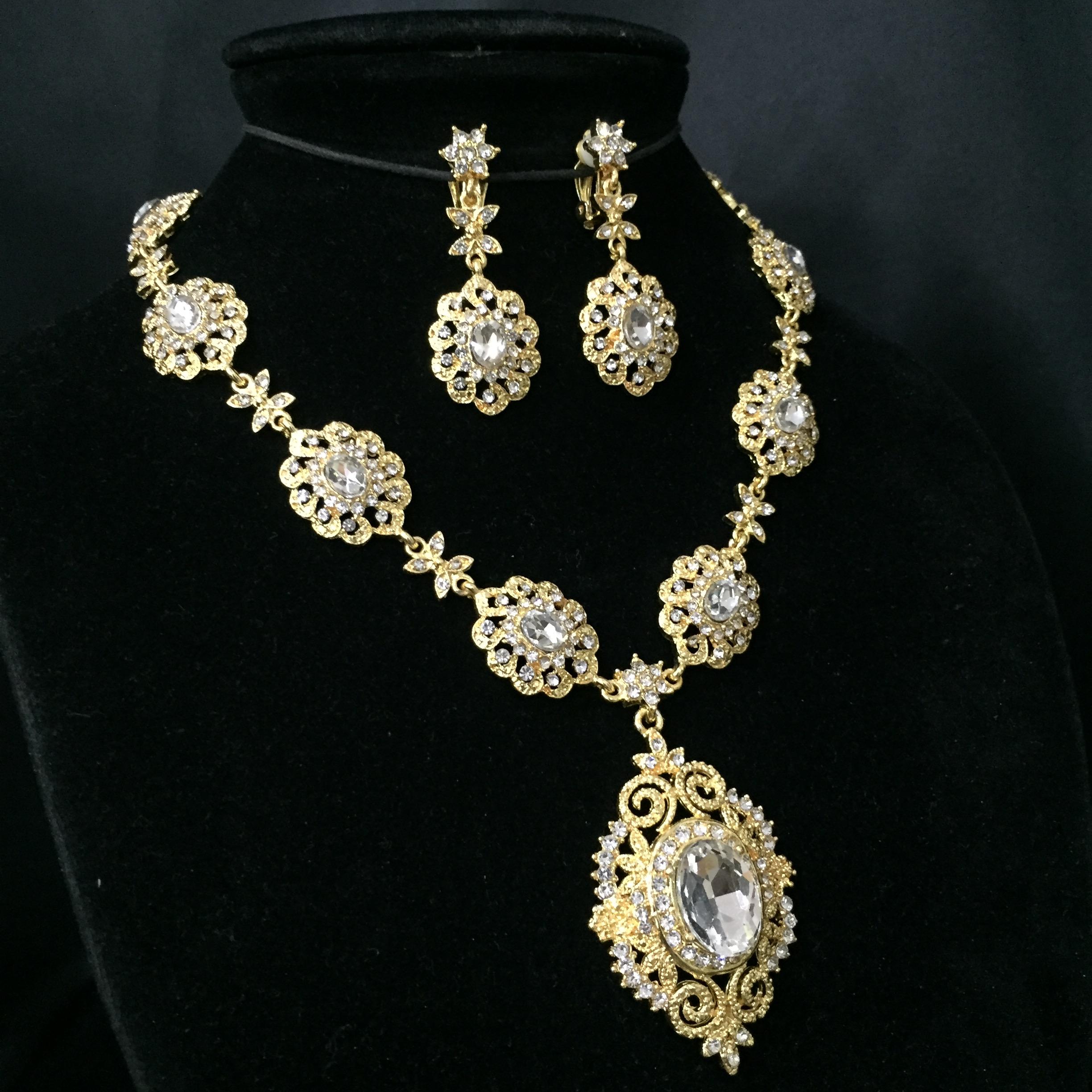 (พร้อมส่ง) เครื่องประดับไทยสร้อยคอ+ต่างหูแบบหนีบ 059 สีทอง