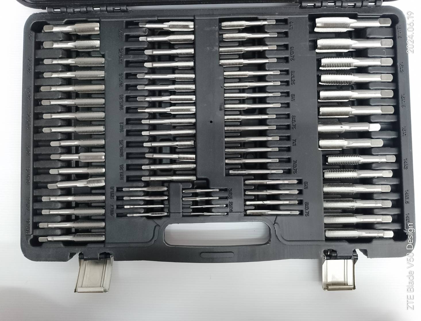 ชุดต๊าปเกลียว110ชิ้น KN-110A KONY (มิล)