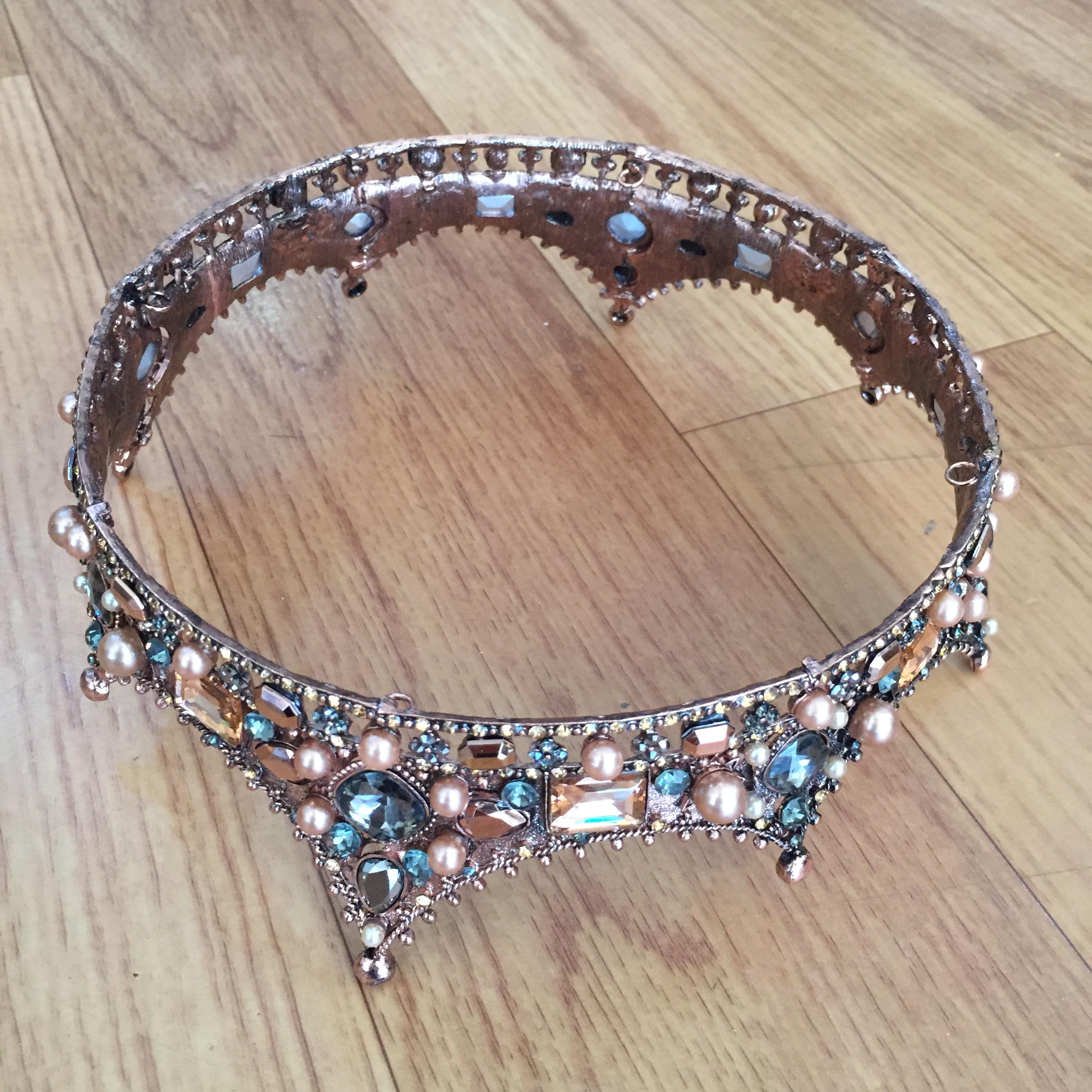 (พร้อมส่ง) มงกุฏผู้ชาย 035 สีน้ำตาลวินเทจ มงกุฎผู้ชาย มงกุฎเจ้าชาย งานสวย ปราณีต QCเพชรทุกเม็ด