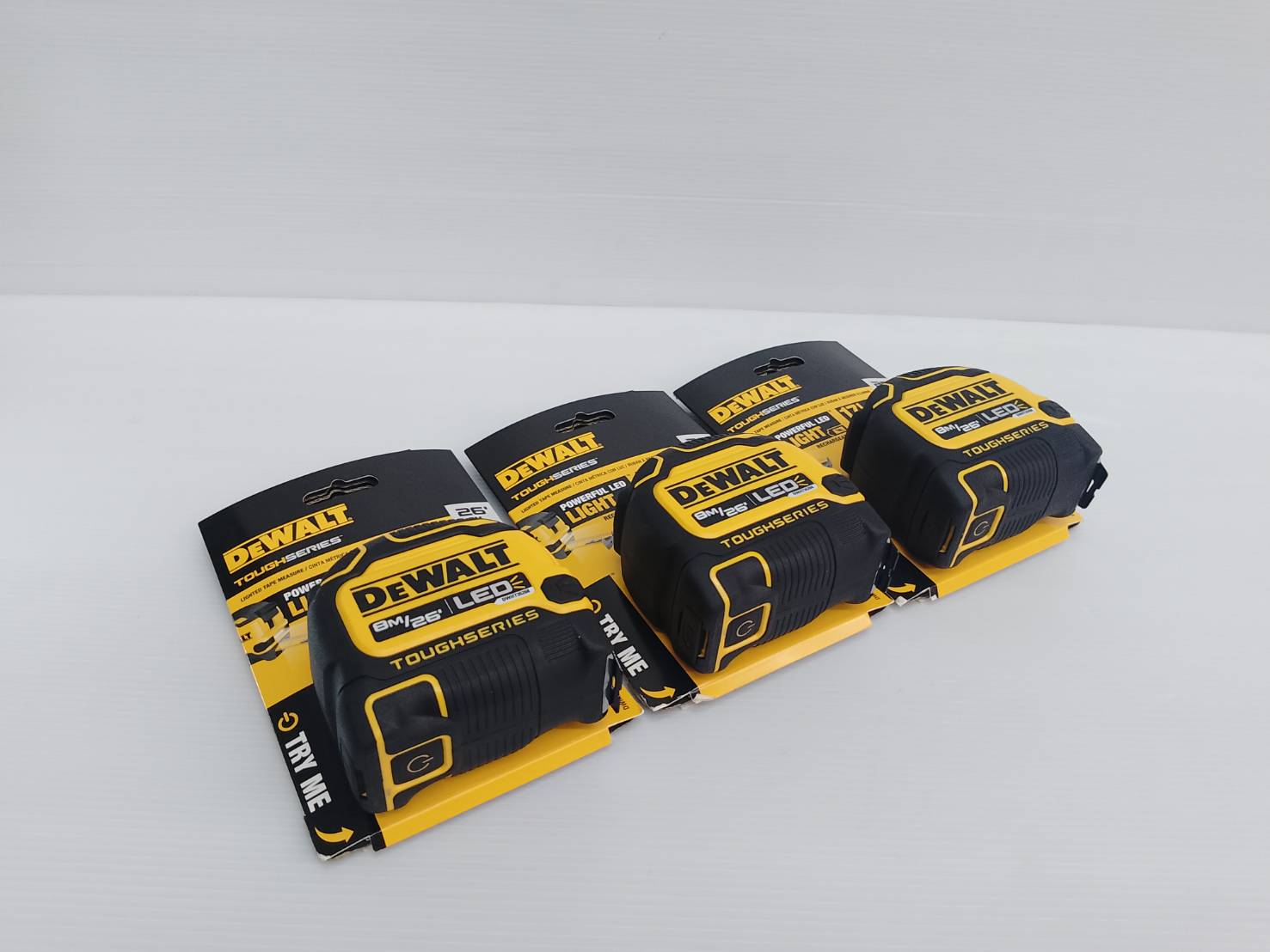 ตลับเมตร8เมตร DWHT35268S DEWALT (มีไฟLED)