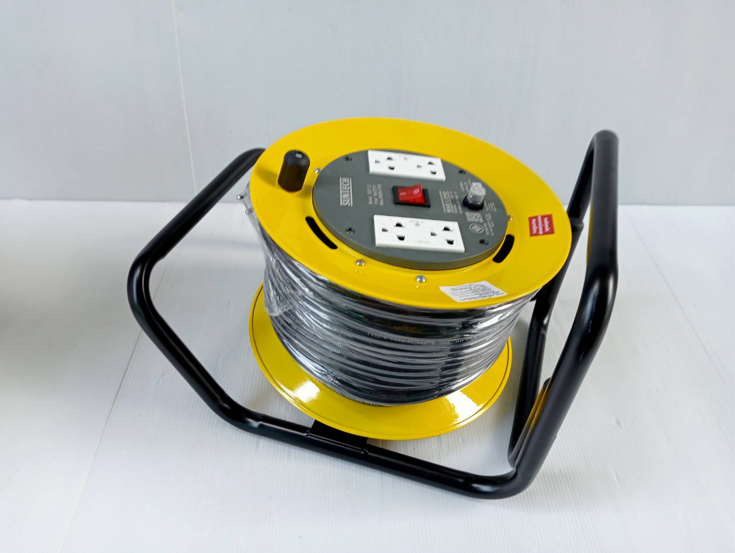 SUNTECH ล้อเก็บสายไฟ มอก. รุ่น BD1530 16A ขนาดสายไฟ 1.5 sq.mm ยาว 30 เมตร