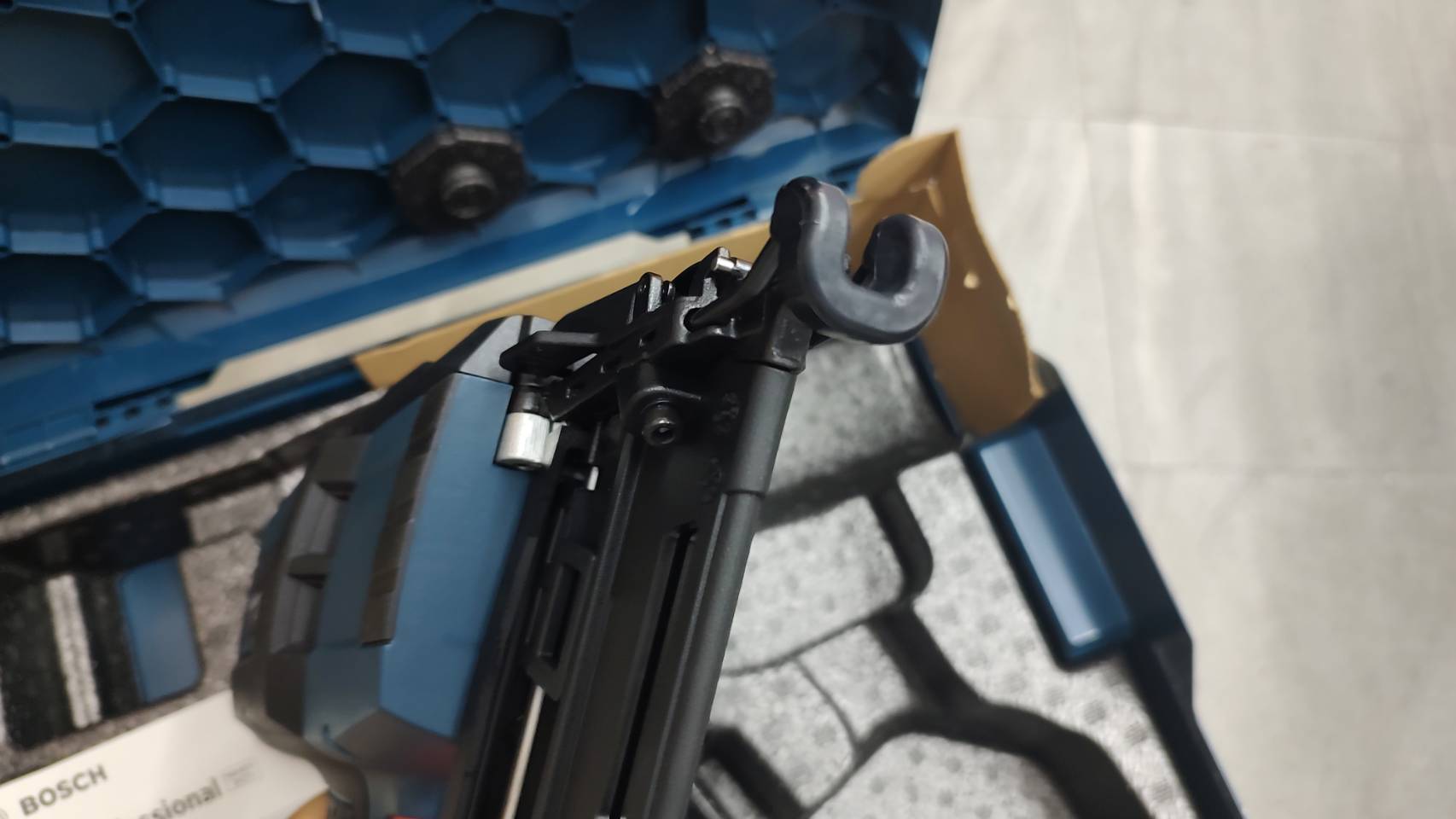 ปืนยิงตะปูไร้สาย18V GNH18V-64M BOSCH SOLO