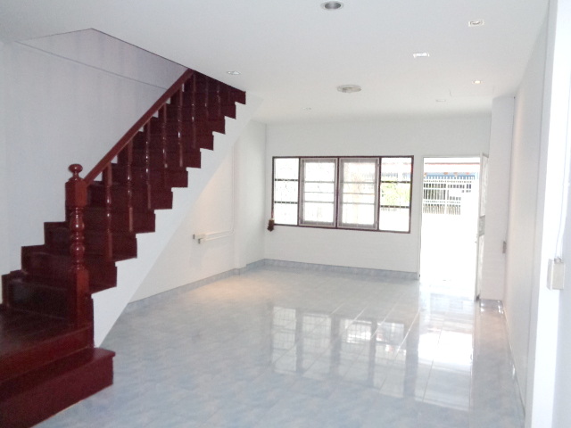 🚩 H1258 ขายทาวน์เฮ้าส์ รีโนเวทใหม่ทั้งหลัง หมู่บ้านจินดาทาวน์ ซอยคู้บอน 27 แยก 58 รามอินทรา ต่อเติมระเบียงหลังบ้าน ใกล้ตลาดสด ถนนหน้าบ้านกว้าง