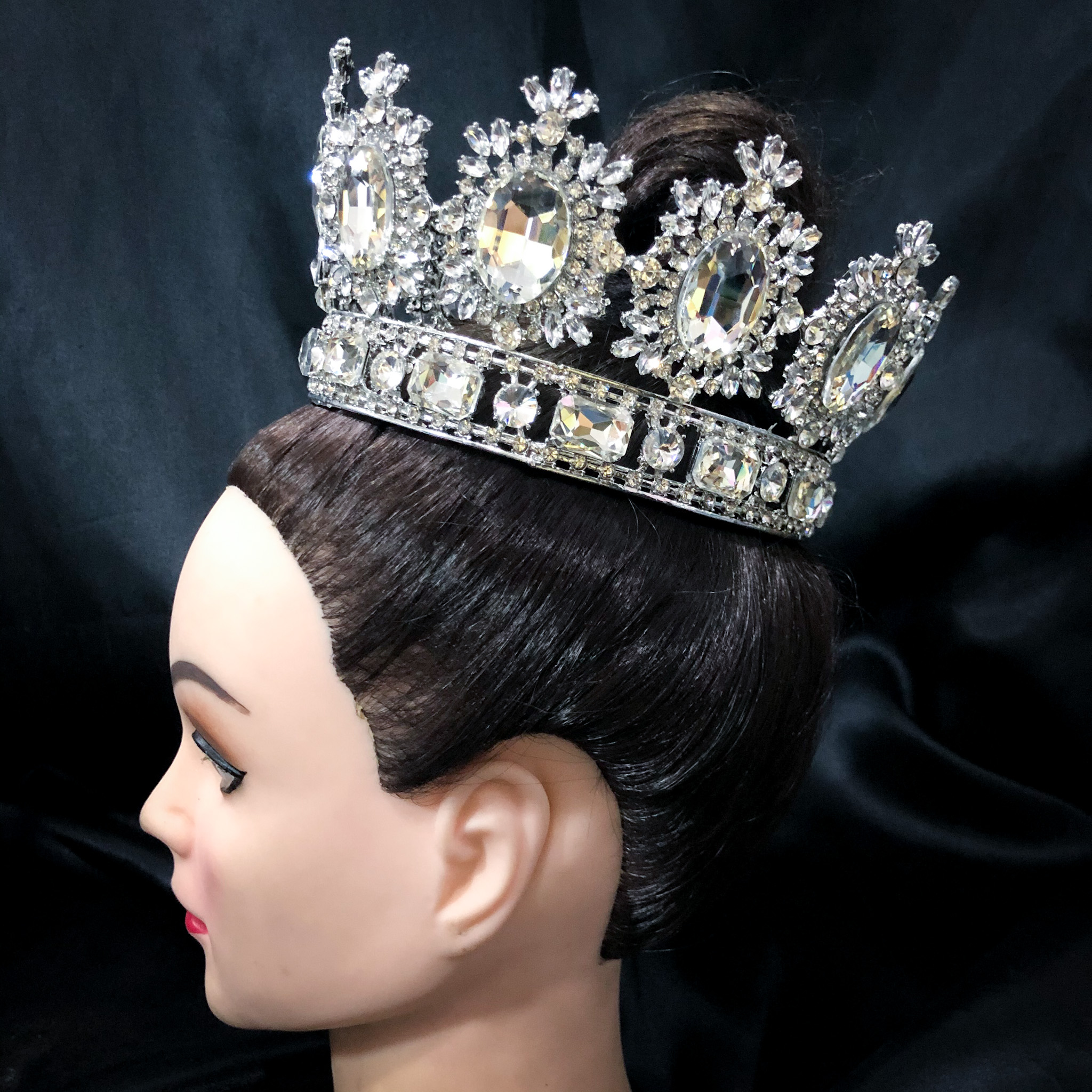 (พร้อมส่ง) มงกุฏ 071 สีเงิน มงกุฎนางงาม สีเงิน เพชรใหญ่ งานละเอียด