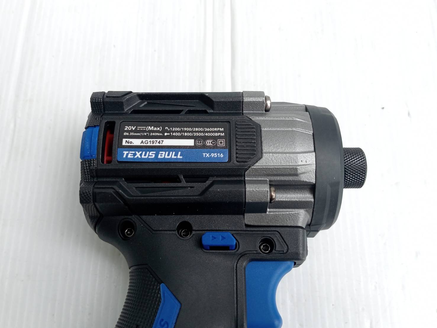 TEXUS BULL รุ่น TX-8240 ชุดสว่านกระแทกและไขควงกระแทกไร้สาย 20V. พร้อมแบตเตอรี่ x2.0Ah 2ก้อน