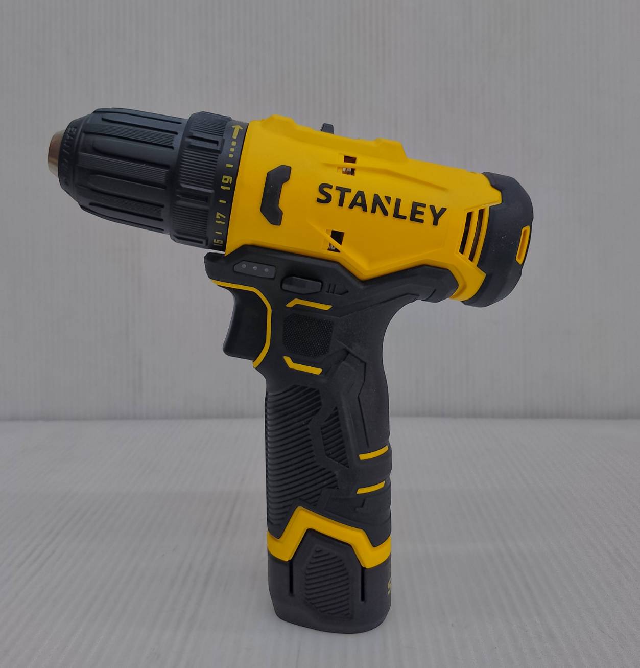 STANLEY รุ่น SCD10D1-B1 สว่านไขควงไร้สาย 12V Max พร้อมแบตเตอรี่ 2.0Ah