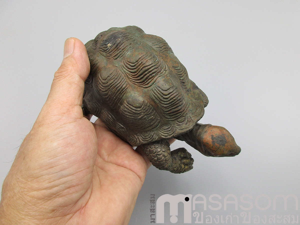 เต่าทองเหลืองรูปปั้น