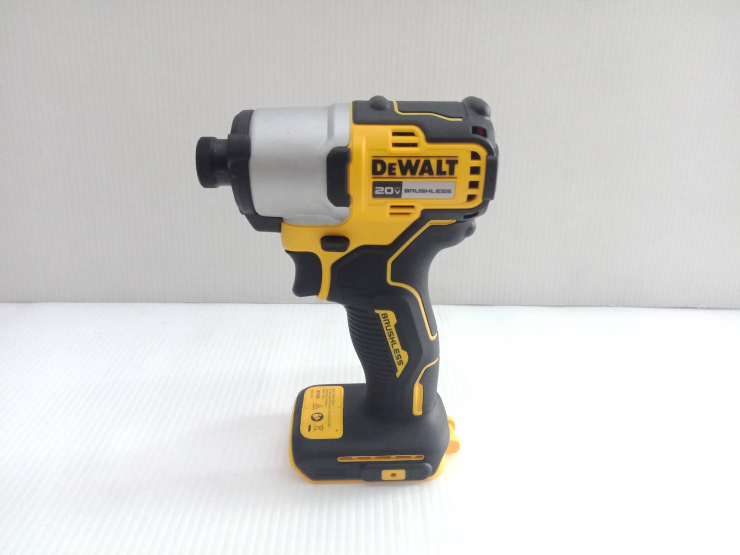 ชุดคอมโบสว่านกระแทกและไขควงกระแทกไร้สายไร้แปรงถ่าน 20V Max (DCF840+DCD709) พร้อมแบตเตอรี่ Power DCK2214E2 DEWALT