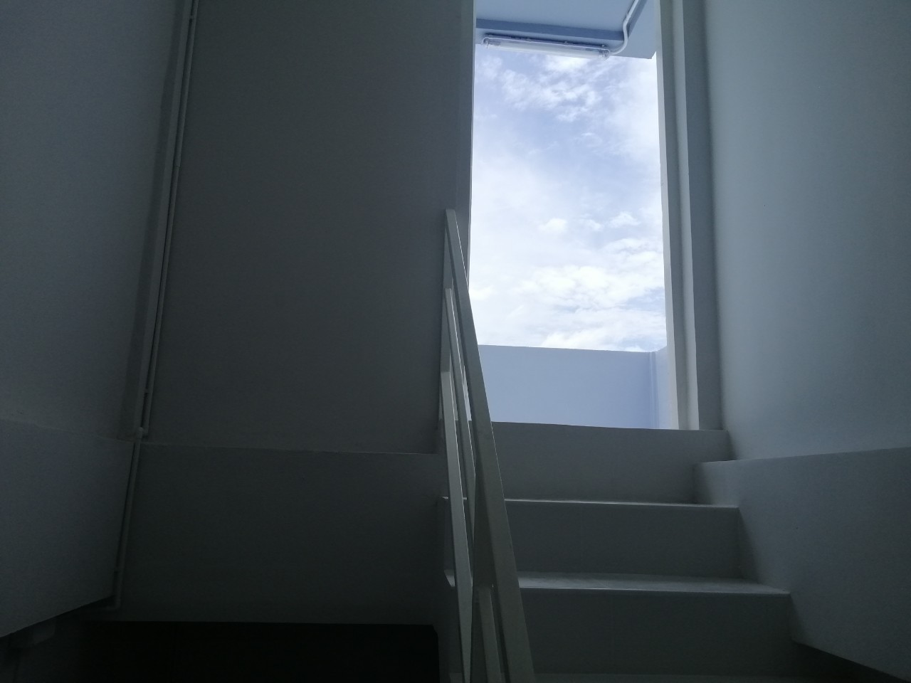 🚩H1143 ขายทาวเฮ้าส์ 3ชั้น ใกล้รถไฟฟ้าสายสีชมพู สถานีเมืองทองธานี ห่างถนนแจ้งวัฒนะเพียง1 กม. หรือเข้าออกถนนเลียบคลองประปาได้ ฟรีค่าโอน