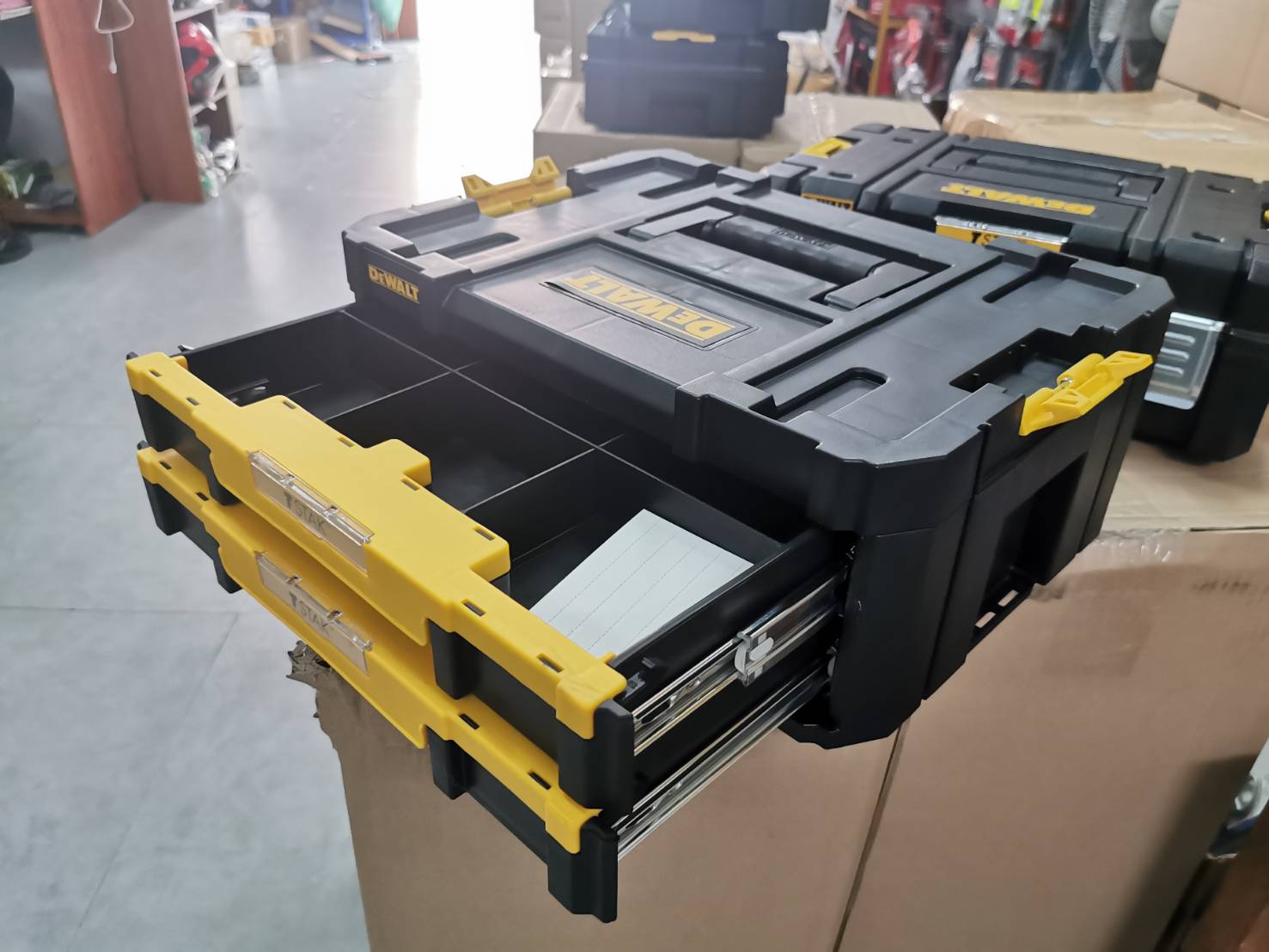 กล่องใส่เครื่องมือ+ถาด+โฟม DWST83395-1 DEWALT T-STAK