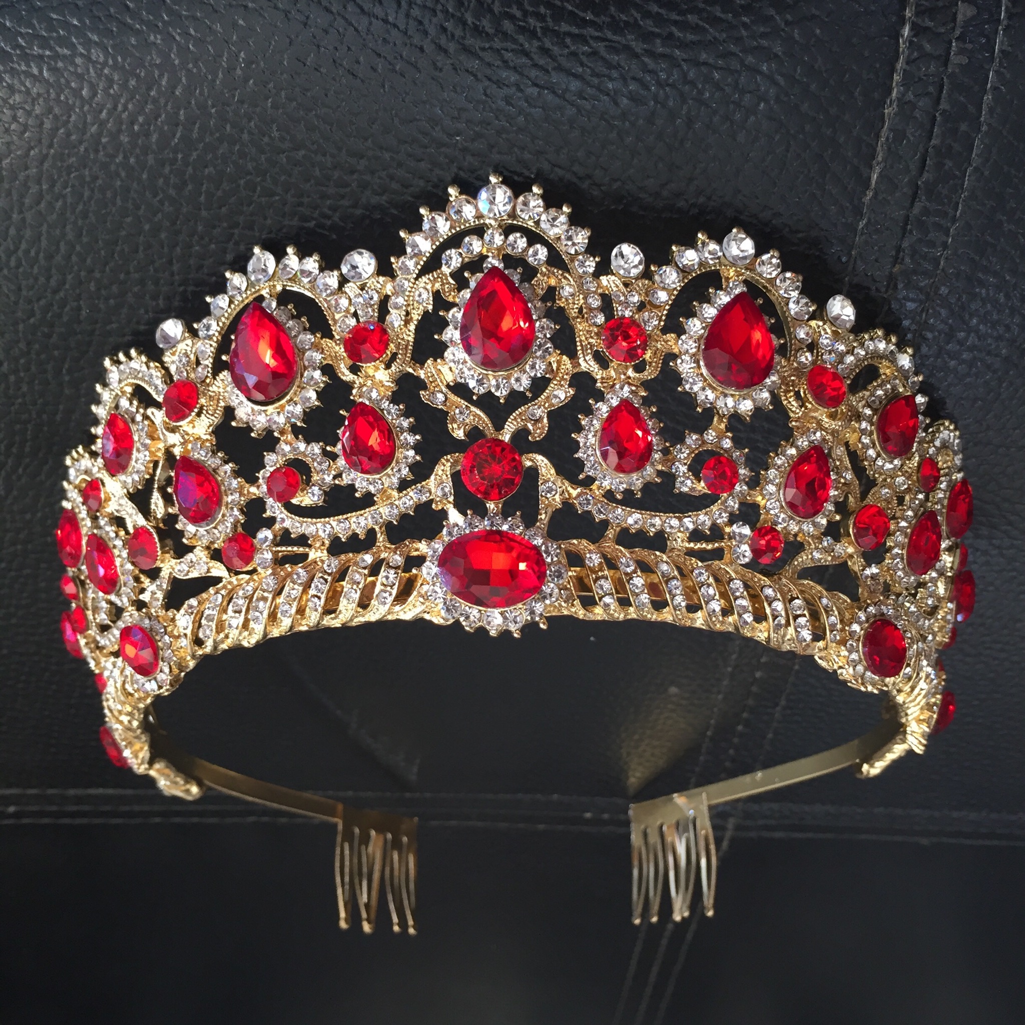 (พร้อมส่ง) เทียร่า 024 สีแดง มงกุฎนางงาม มงกุฎเจ้าหญิง งานสวย ปราณีต QCเพชรทุกเม็ด สินค้าพร้อมส่งจากไทย