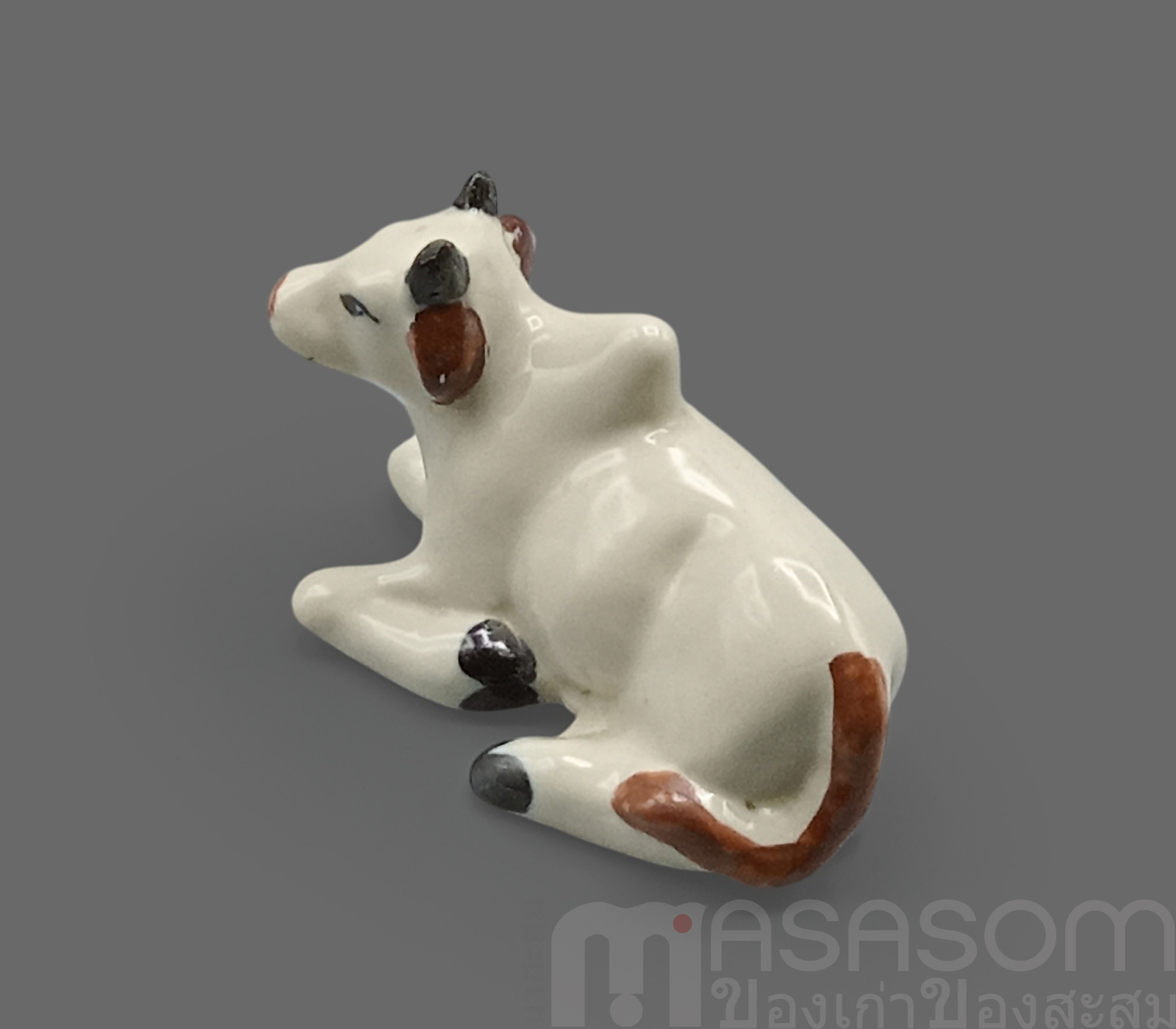 ตุ๊กตารูปวัวเซรามิค