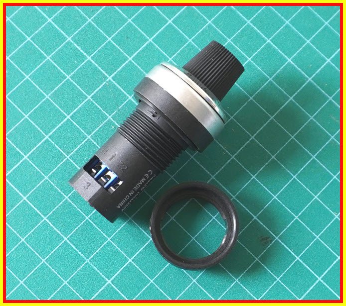 1x วอลลุ่ม โพเทนชิโอมิเตอร์ 20 Kohm ขนาด 22 มม.