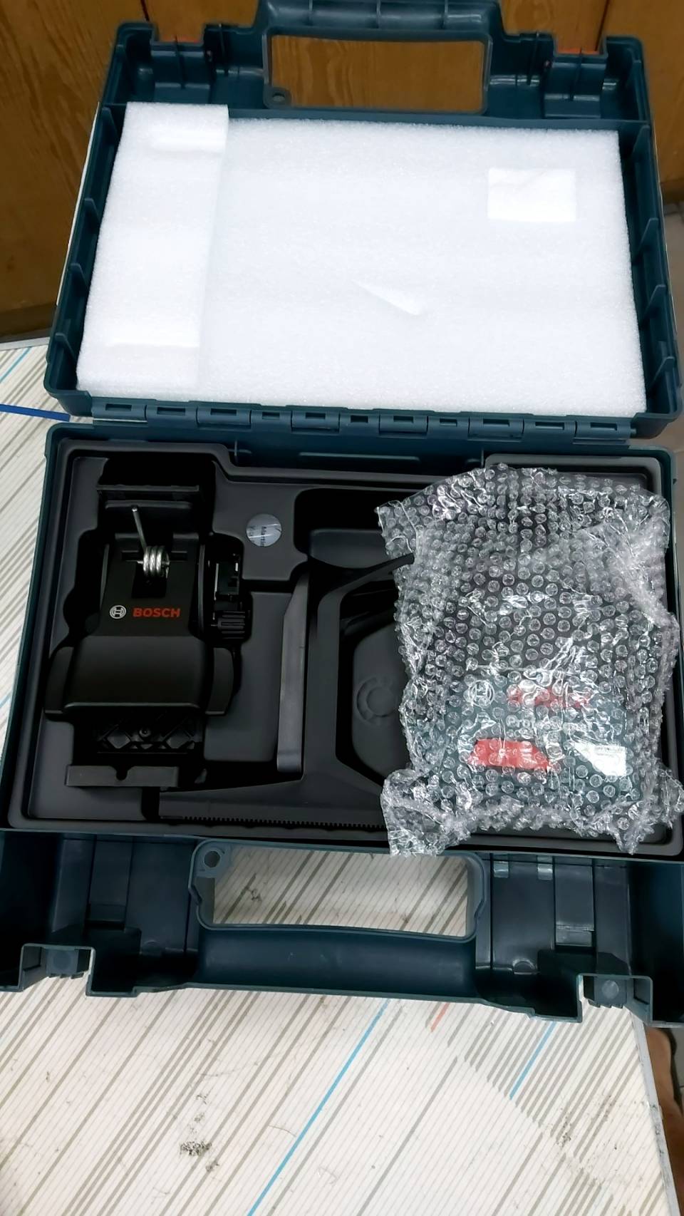 เลเซอร์กำหนดจุดและเส้น GCL2-15G BOSCH แสงสีเขียว