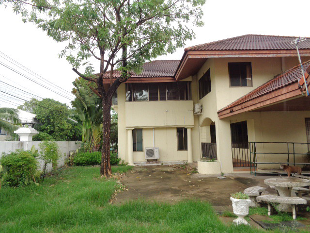 H1199 ขายบ้านเดี่ยวหลังมุม 288 ตร.วา หมู่บ้านศรีเจริญวิลล่า เทพารักษ์ โครงการติดถนนเทพารักษ์ ห่างแยกเทพารักษ์ 1.6 กม. ใกล้รถไฟฟ้า