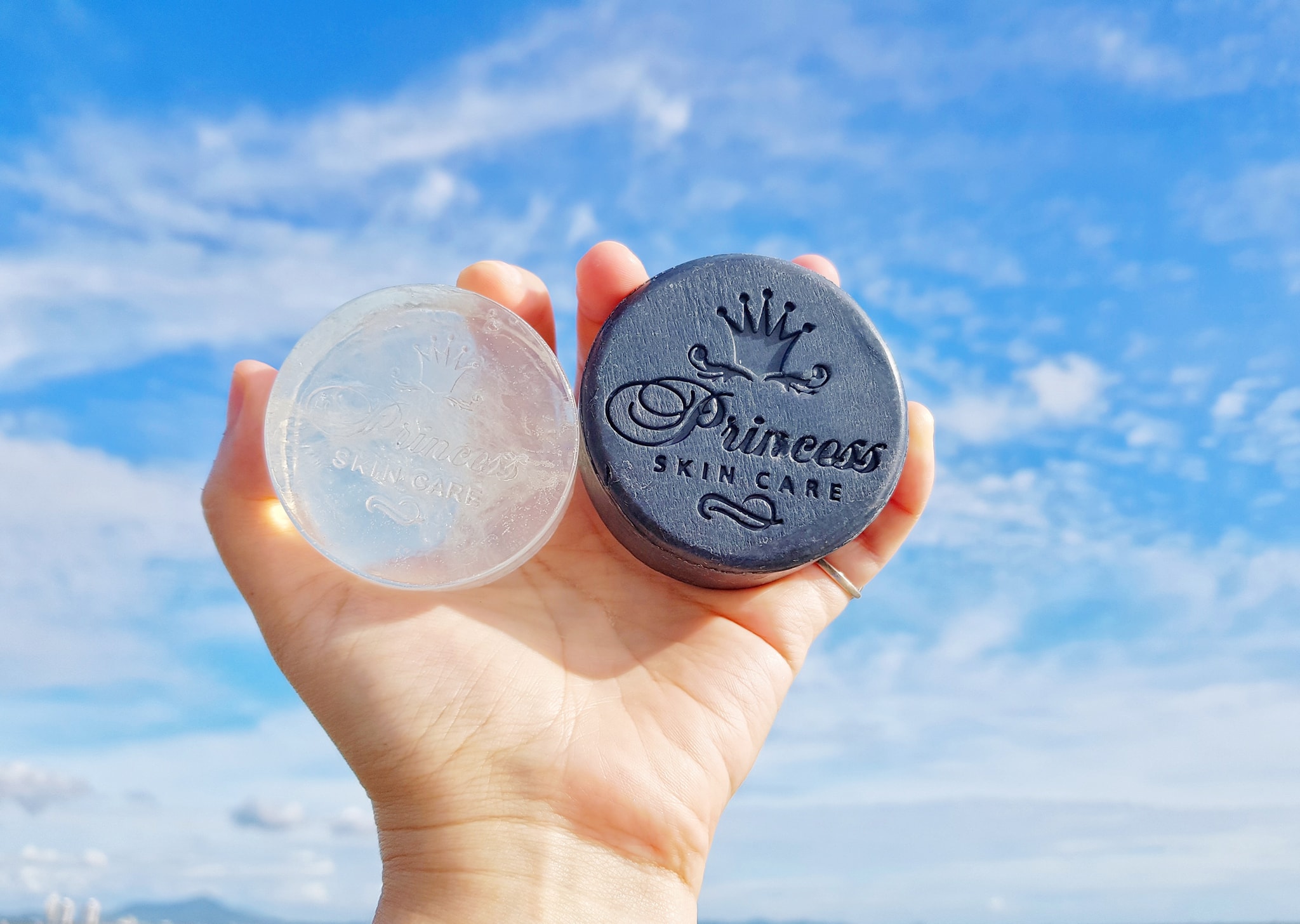 คละ 2 ก้อน สบู่ดำ สบู่หน้าเงา (Aura Aura Soap) PSC