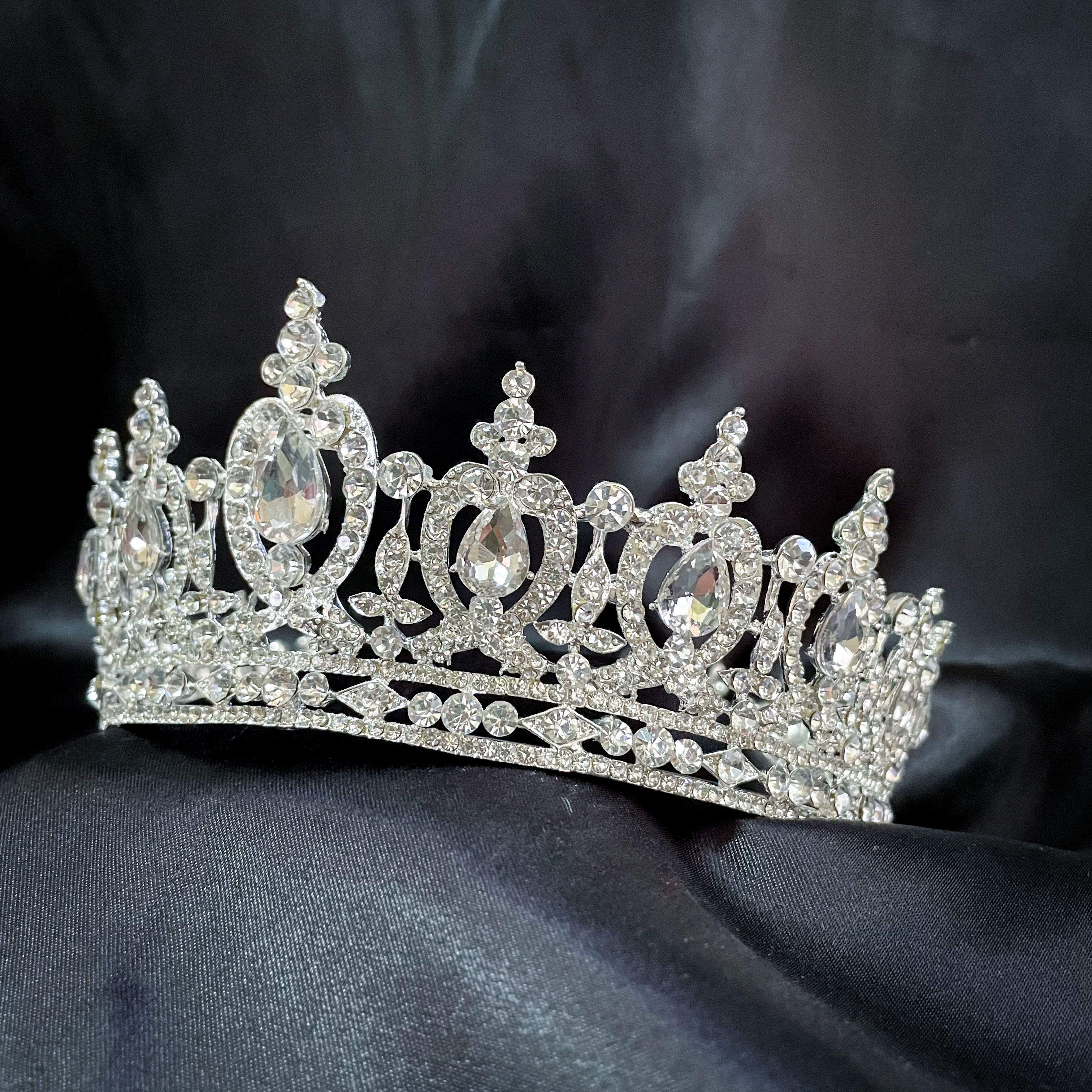 (พร้อมส่ง) มงกุฏ 074 มงกุฎนางงาม มงกุฎประกวด สีเงิน เพชรวาว งานสวย งานละเอียด