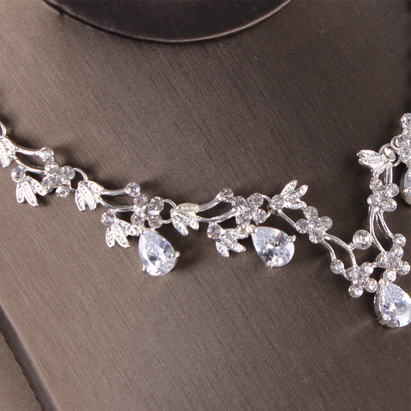 (พร้อมส่ง) สร้อยคอเพชร+ต่างหูแบบเข็ม 006 สร้อยคอเจ้าสาว สร้อยคอใส่ออกงาน สวยหรูดูแพง ถ่ายจากสินค้าจริง