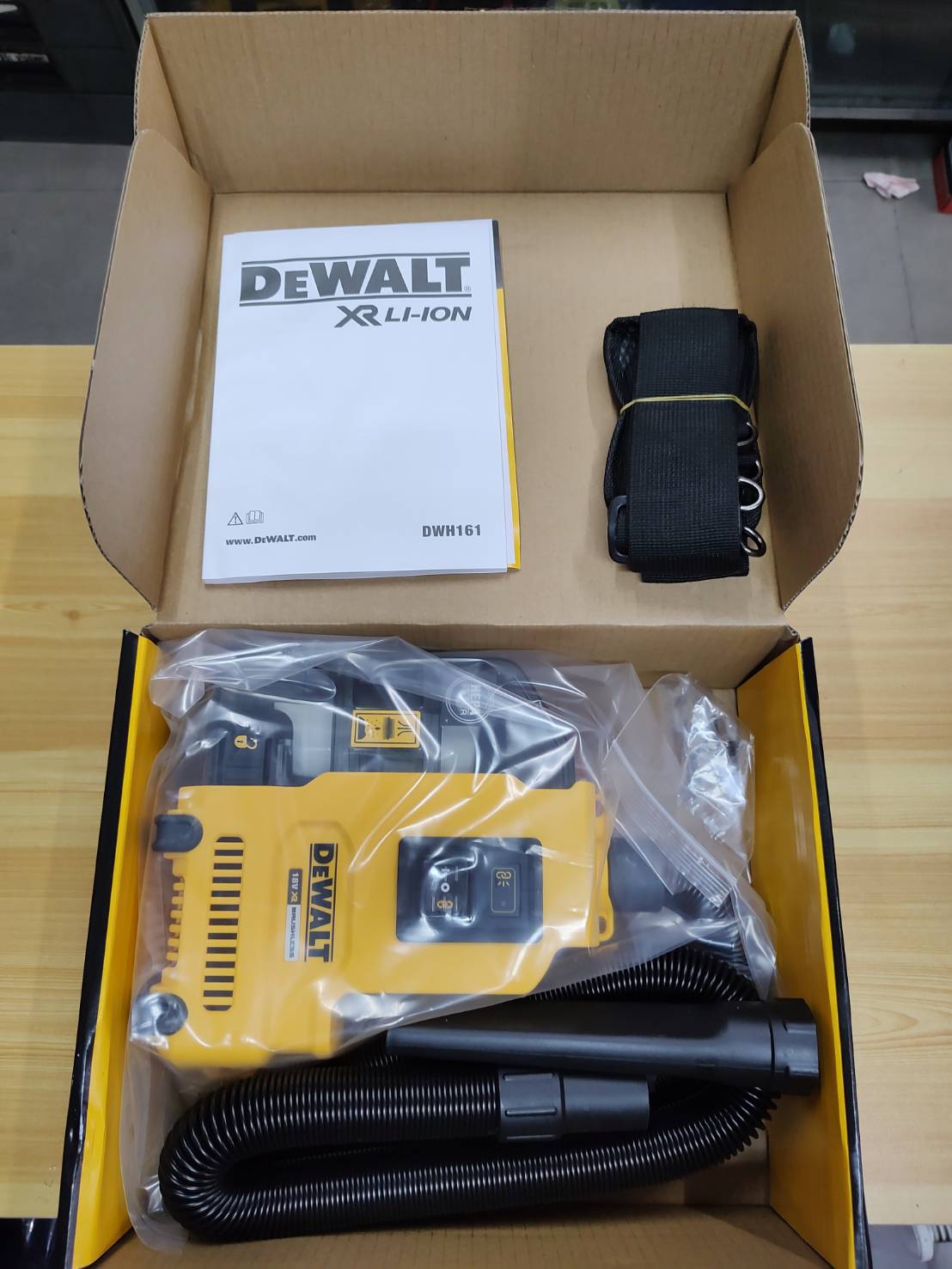 เครื่องดูดฝุ่น DWH161N DEWALT