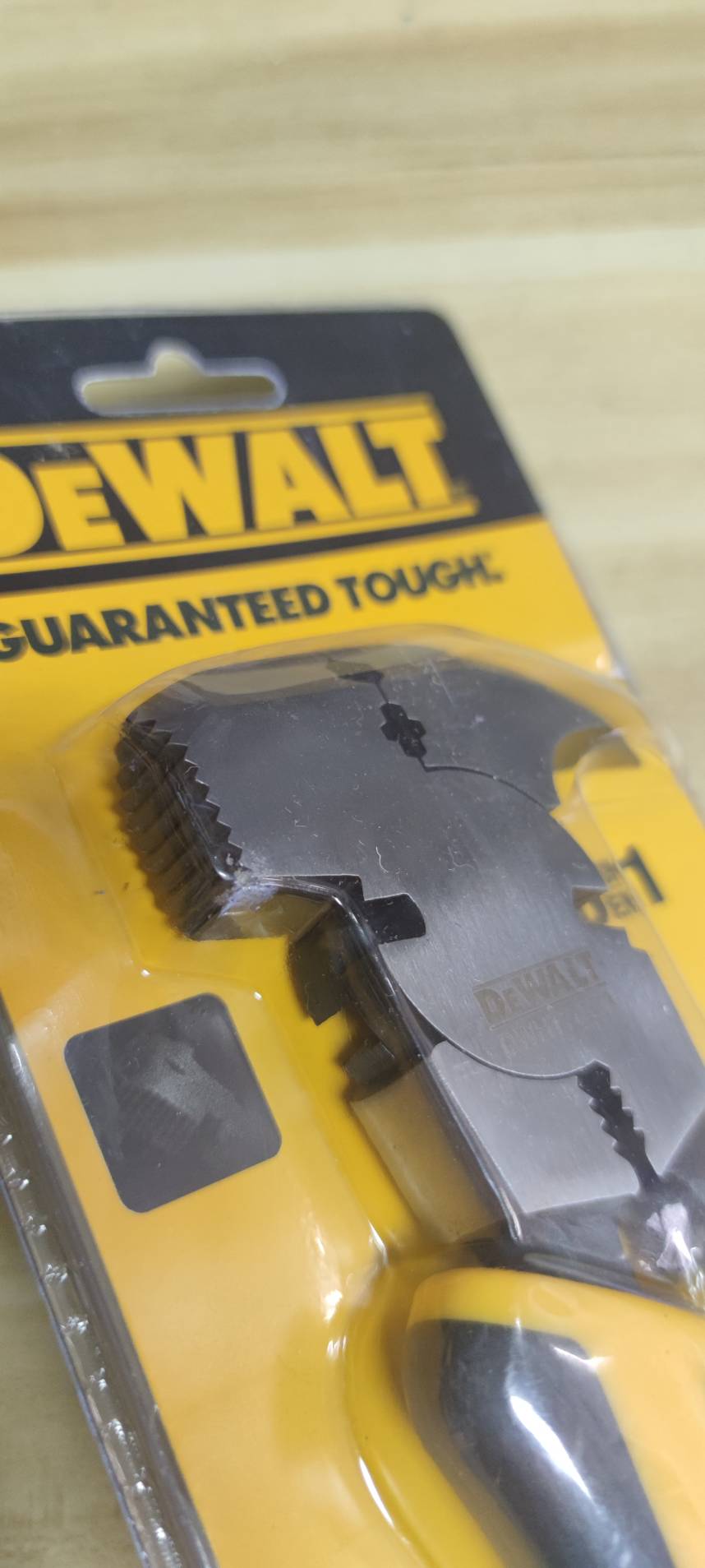 คีมรั้วFence Pliers 6in1 DWHT0-70273 DEWALT