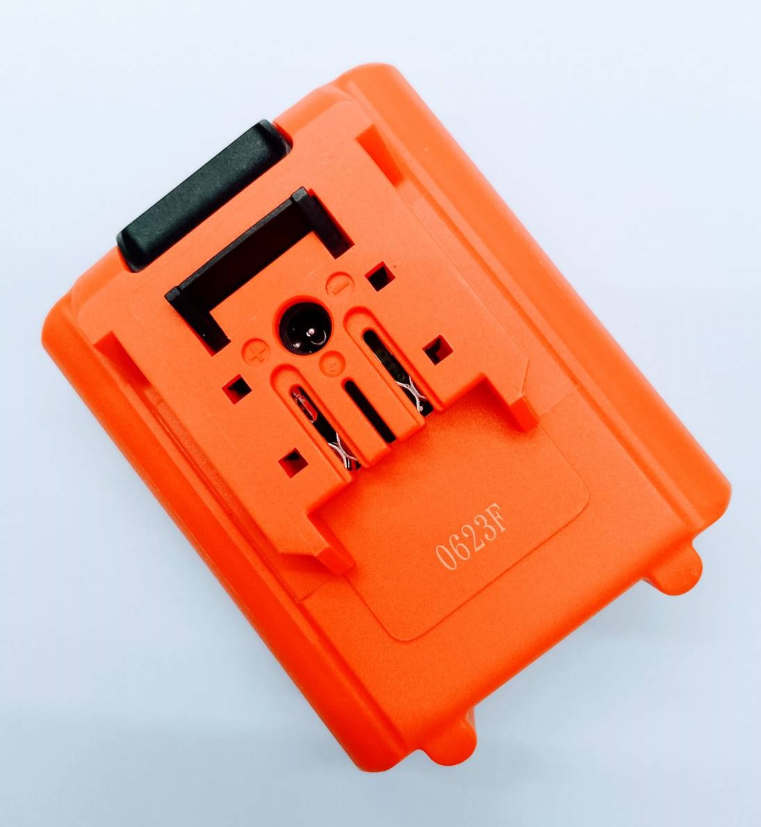 แบตเตอรี่เครื่องดูดสั่นกระเบื้องไร้สาย 16.8V 2.0Ah PTT-168VB2 (50327) PUMPKIN