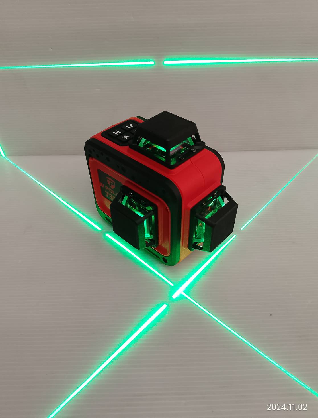 POLO เครื่องวัดระดับเลเซอร์แสงเขียว 12 เส้น รุ่น 7359 พร้อมขาตั้ง