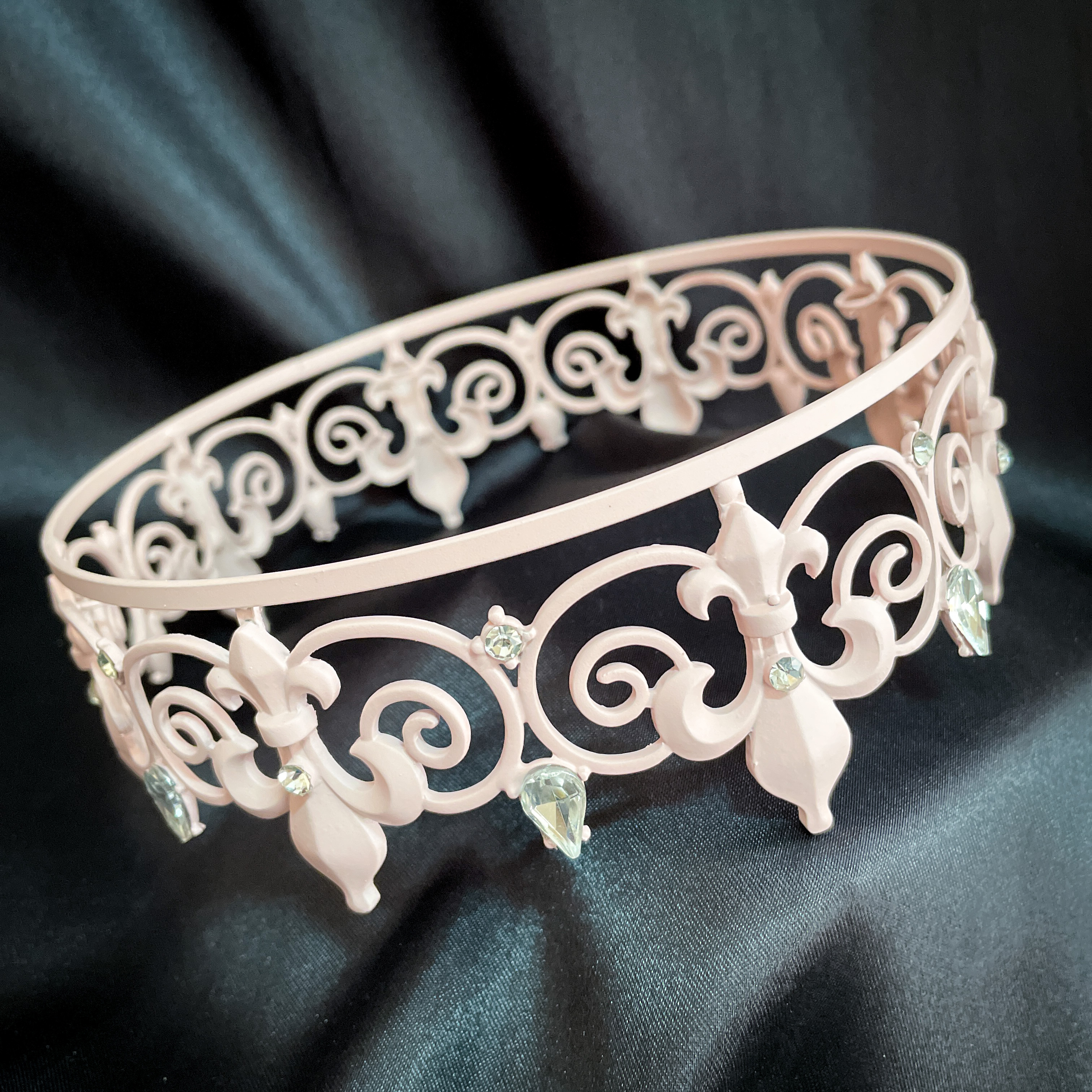 (พร้อมส่ง) มงกุฏผู้ชาย 026 สีชมพู-ขาว มงกุฎผู้ชาย มงกุฎเจ้าชาย งานสวย ปราณีต QCเพชรทุกเม็ด