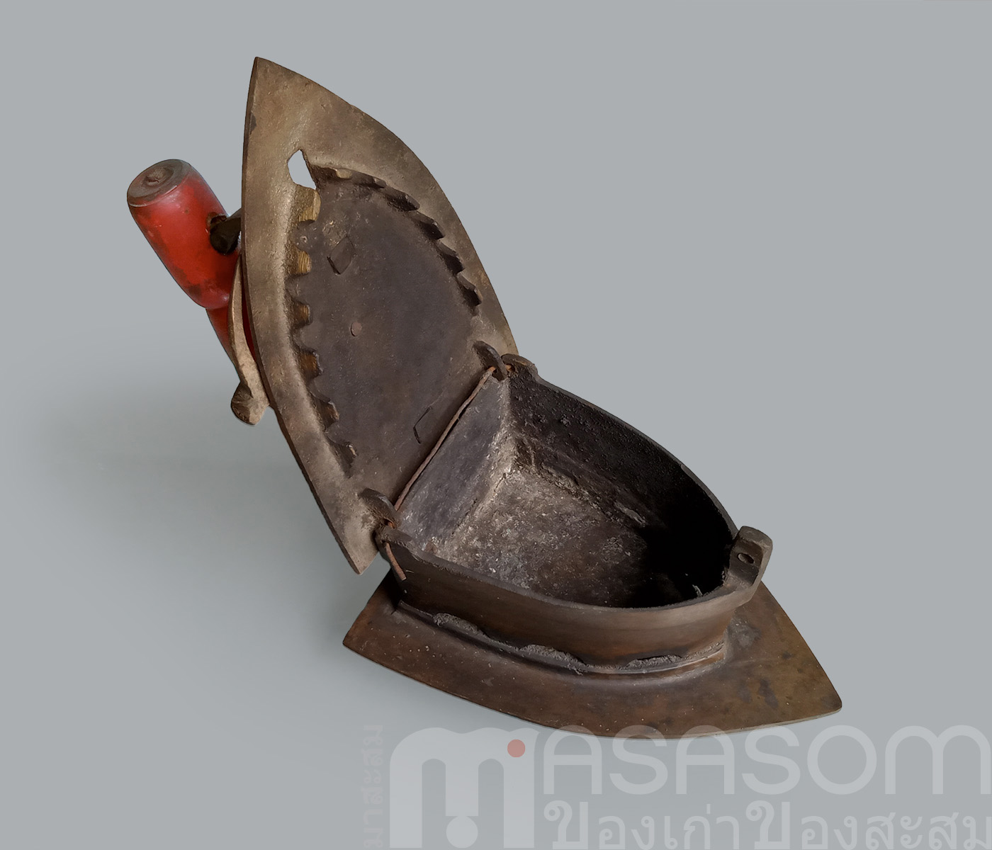 เตารีดผีเสื้อทองเหลืองโบราณ