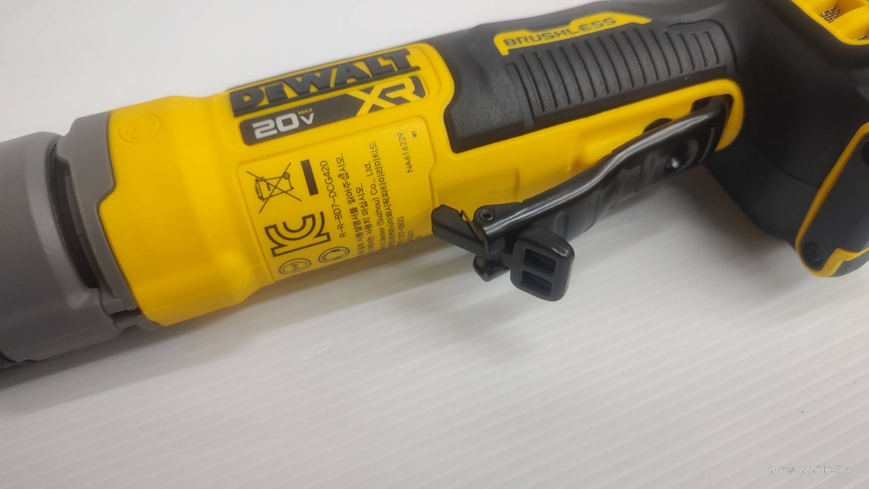 DEWALT รุ่น DCG420N-KRP เครื่องเจียร์คอตรงไร้สาย 4 นิ้ว แบบ Slim Body