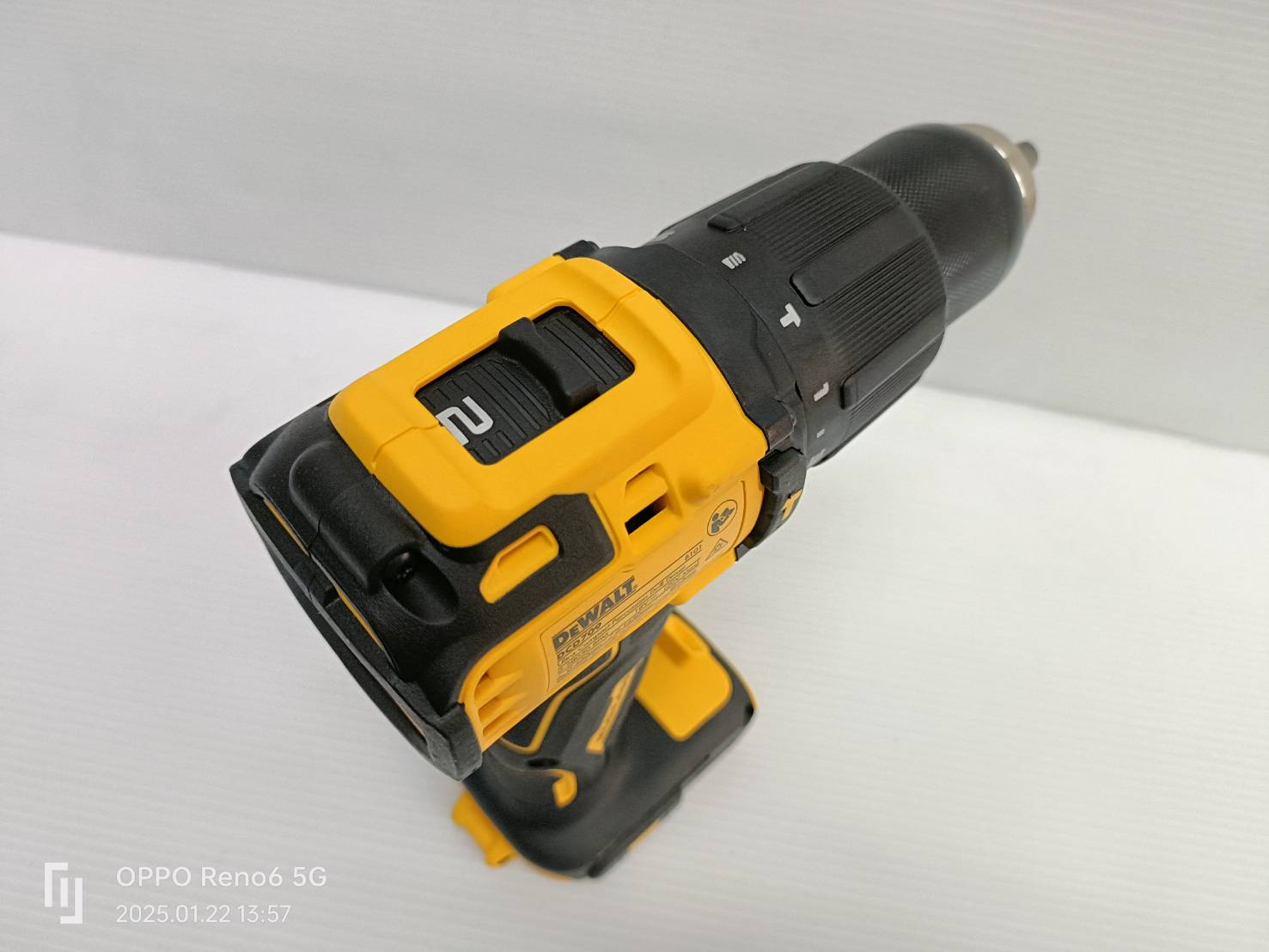 DEWALT สว่านกระแทกไร้สาย 20V DCD709P2T-B1