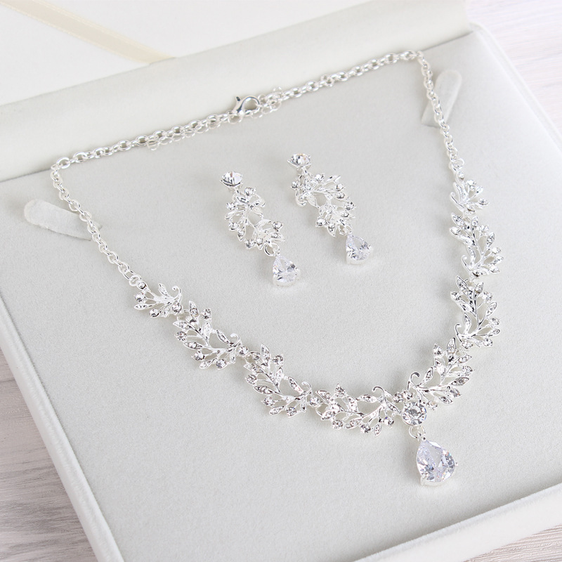 (พร้อมส่ง) สร้อยคอเพชร+ต่างหูแบบหนีบ 001 สร้อยคอเจ้าสาว สร้อยคอใส่ออกงาน สวยหรูดูแพง