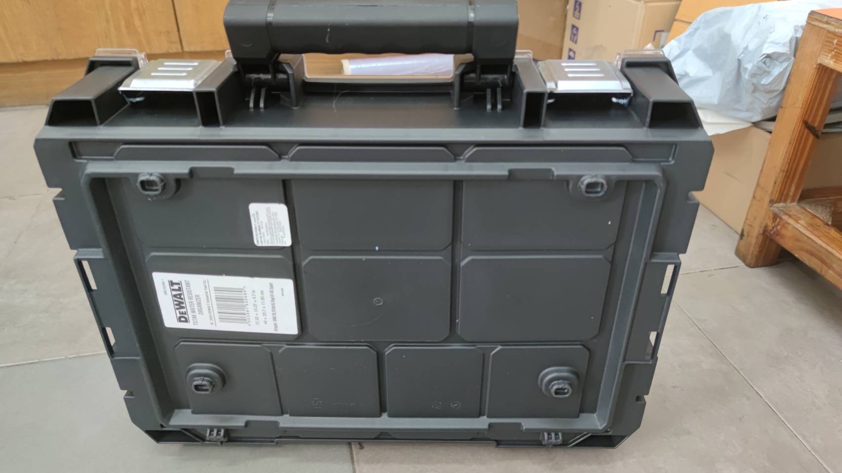 กล่องใส่อุปกรณ์10ช่อง DWST82968-1 DEWALT (T STAK)