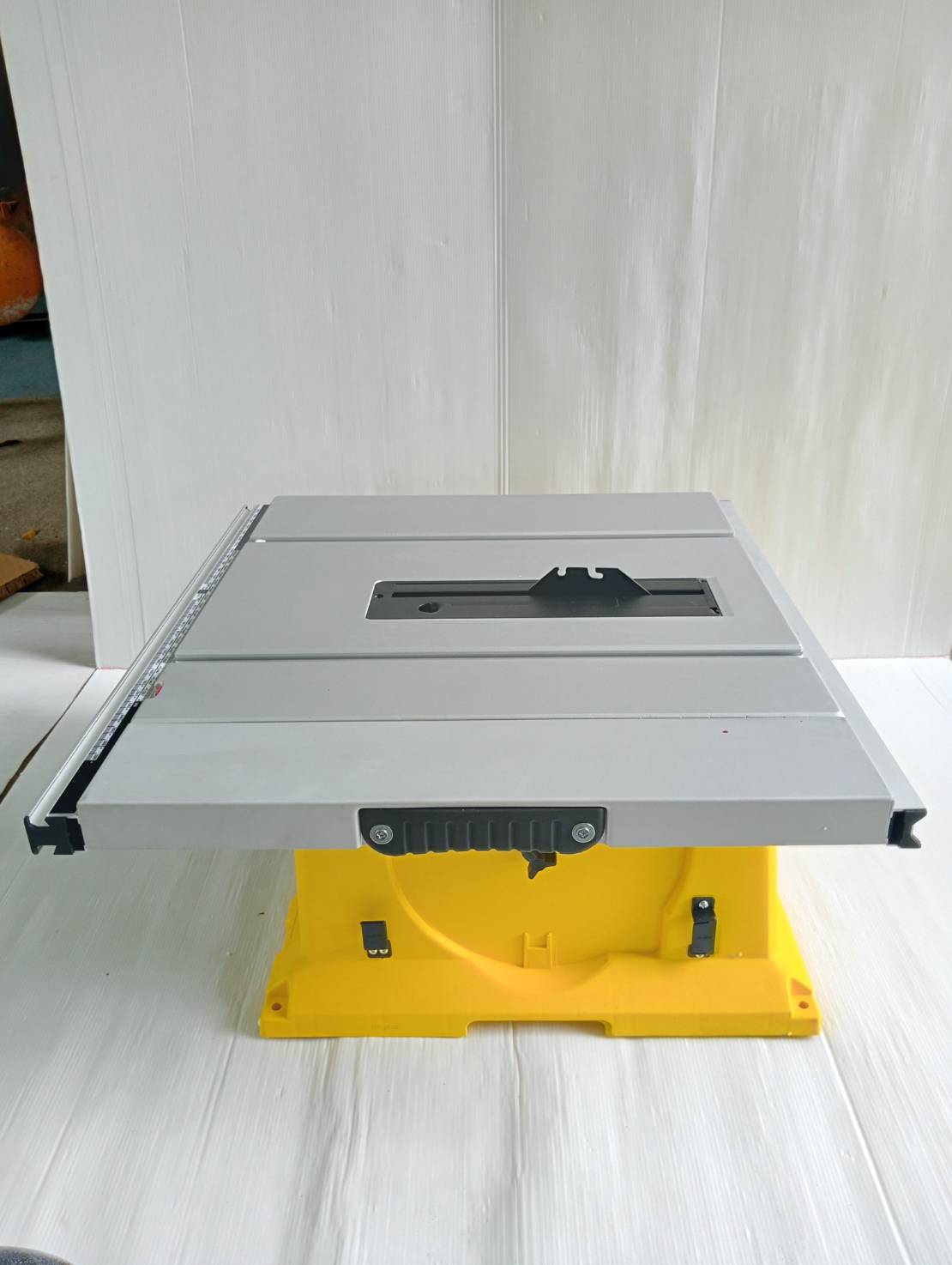 โต๊ะแท่นเลื่อย10" SST2001-B1 STANLEY