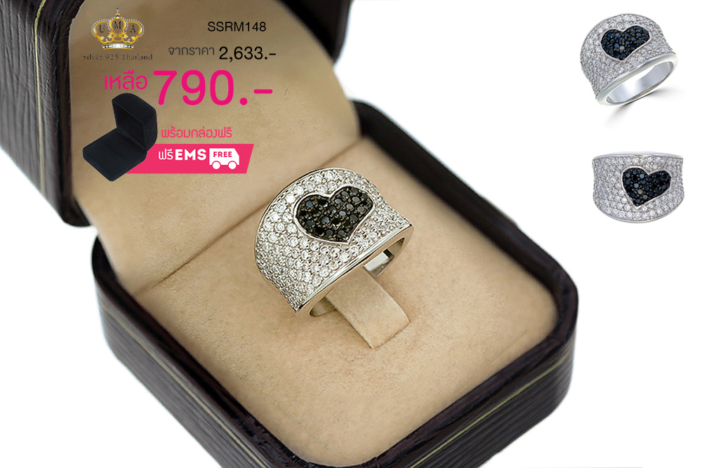 แหวนเพชร ประดับ เพชรCZ แหวนหน้าใหญ่ฝังเพชรกลมขาวเต็มหน้า เพิ่มดีไซน์ลายหัวใจกลางแหวน ฝังเพชรกลมดำ ตัวเรือนแหวนมีความประณีตสวยงามในทุกมิติมุมมอง