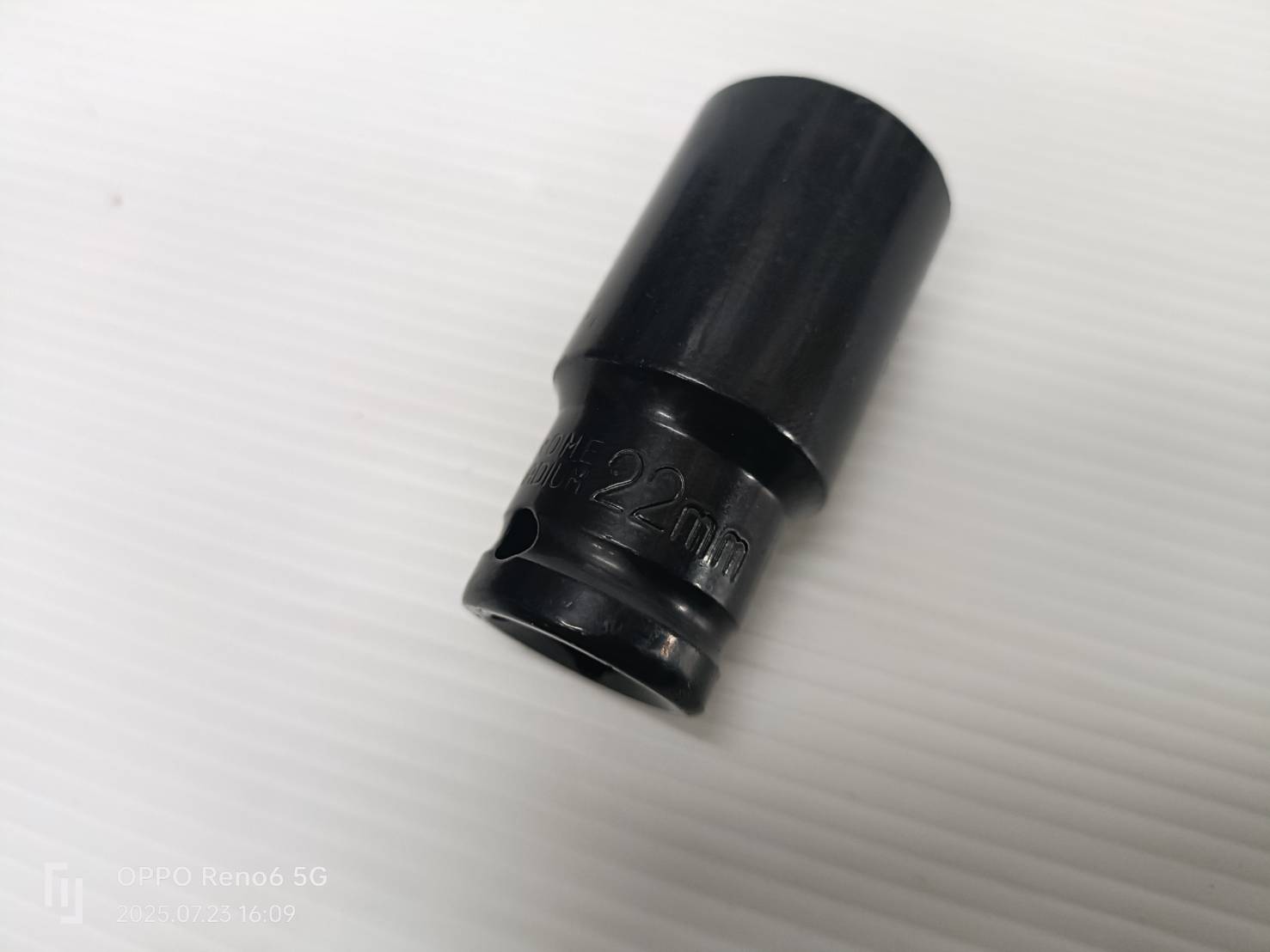 ชุดเซ็ตสว่านไขควงและบล็อกไร้สาย 20V SCCG-100