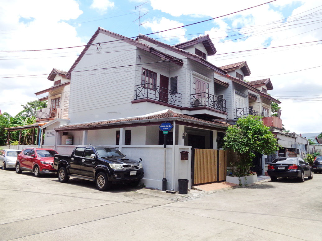 🚩 H1279 ขายทาวน์โฮม 2ชั้น หลังมุม 22.6 ตารางวา หมู่บ้านเอื้อประชา7 ซอยนวลจันทร์56 แยก7 ทำเลดี ใกล้ทางด่วน ใกล้รถไฟฟ้า