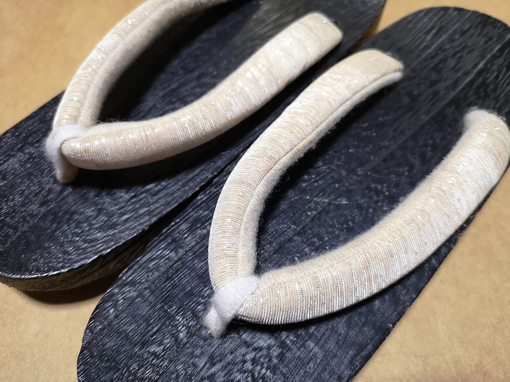 รองเท้าเกี๊ยะไม้ญี่ปุ่น หูสีเงิน 23.5cm มือ1