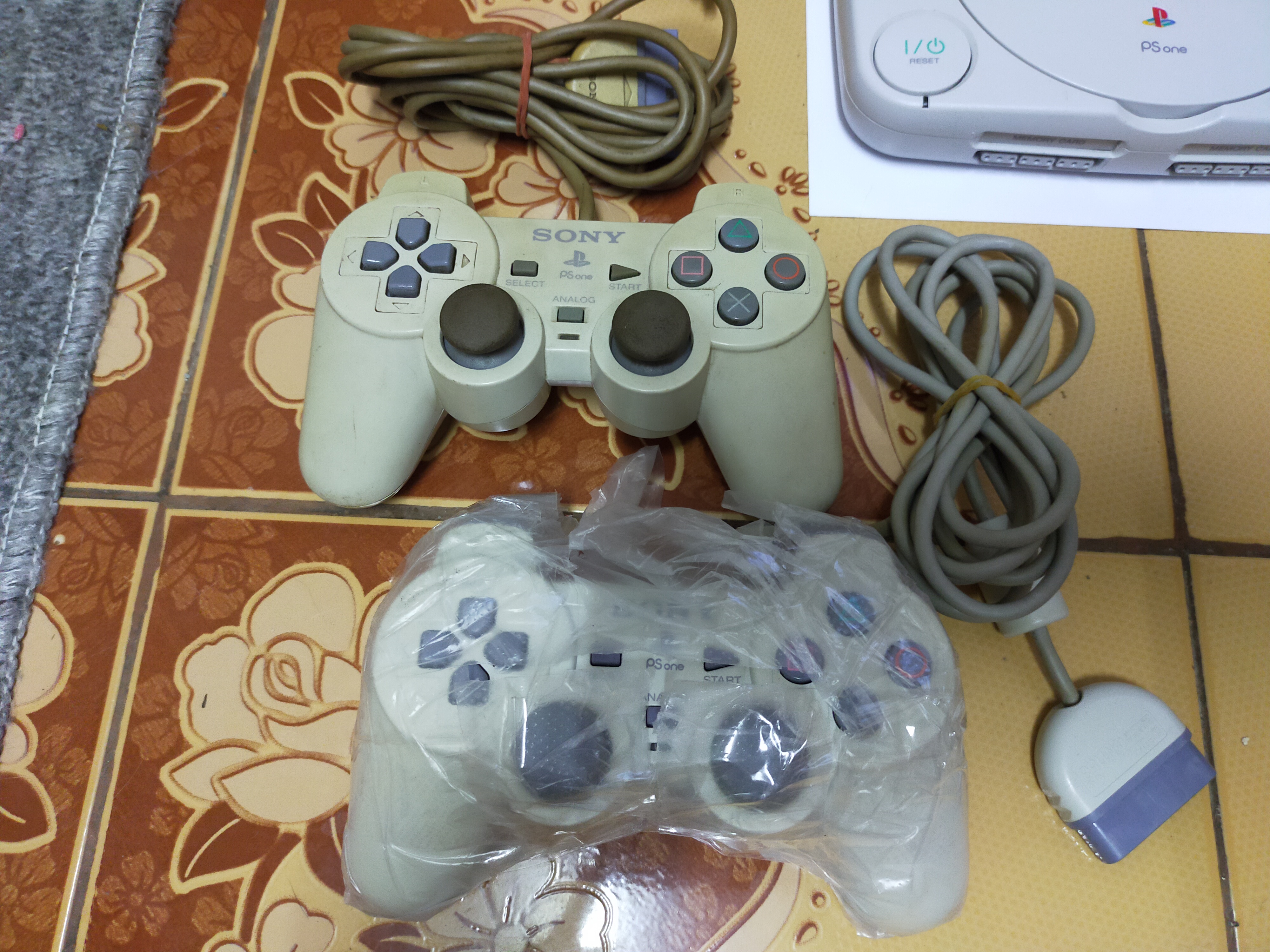 เครื่อง PS1 ตัวเล็ก มือสอง สภาพสวย ใช้งานได้ปกติ อุปกรณ์ครบชุด