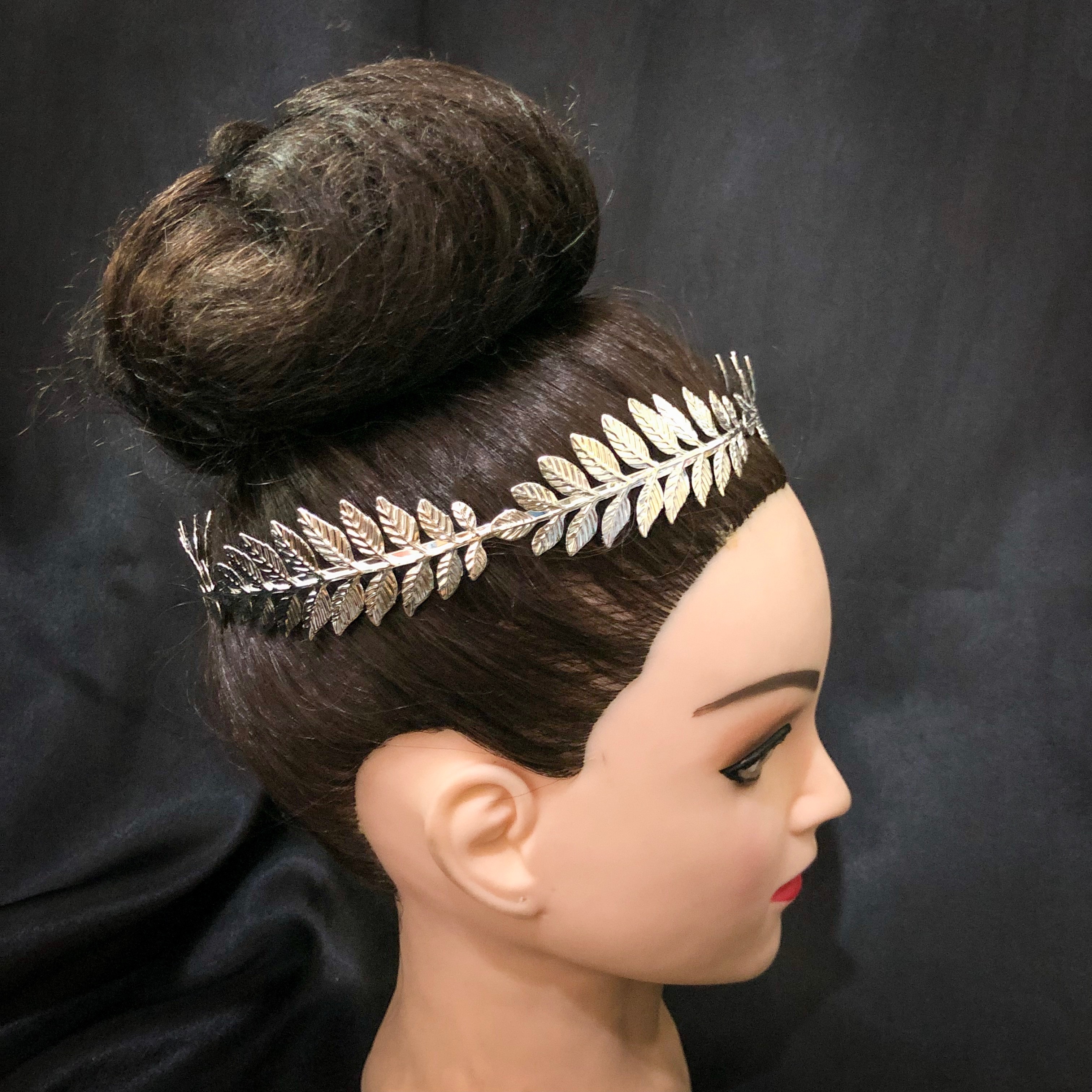 (พร้อมส่งจากไทย) สีเงิน มงกุฎใบมะกอก มงกุฎวินเทจ มงกุฎเจ้าหญิงกรีก มงกุฎปัจฉิม วัสดุอลูมิเนียมอย่างดี ทนทาน น้ำหนักเบา ใส่ได้ทั้งชายและหญิง